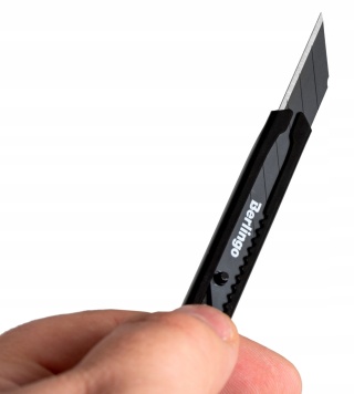 Nóż do papieru tapet 9mm stalowe ostrza SK-2 o kącie 30 obudowa metalowa