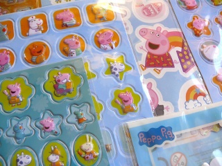 Naklejki metaliczne wypukłe ŚWINKA PEPPA 500 SZT